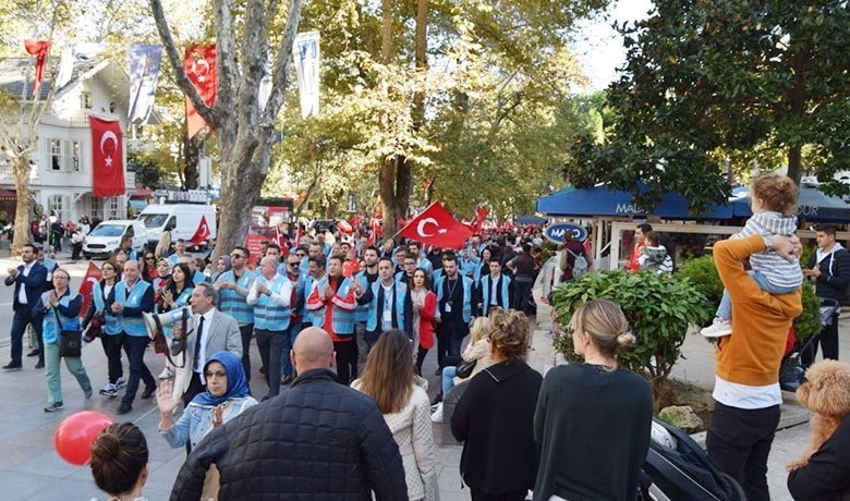Deva Partisi Kadıköy Mavi Yelekliler