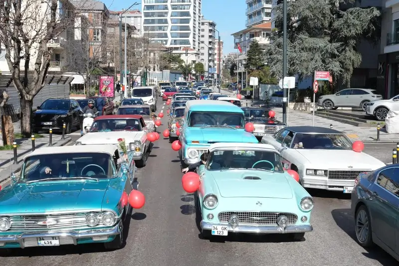 kadikoy-belediyesi-ve-istanbul-klasik-otomobilciler-dernegi-ikod-is-birligiyle