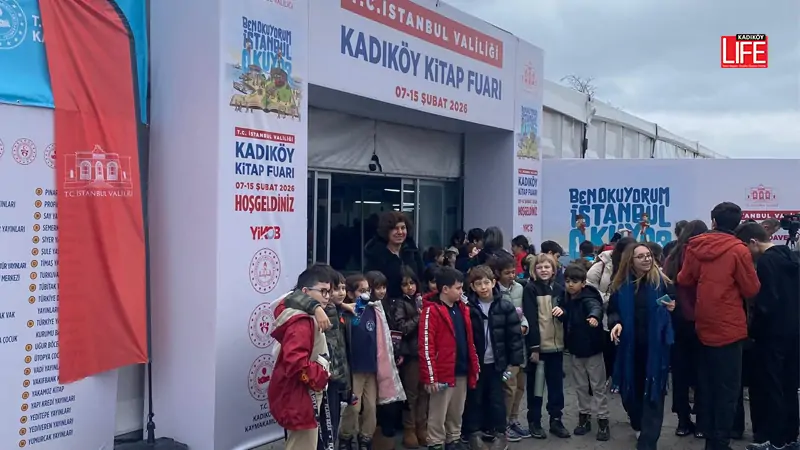 kadikoy-uzun-yillar-aradan-sonra-yeniden-bir-kitap-fuarina-ev